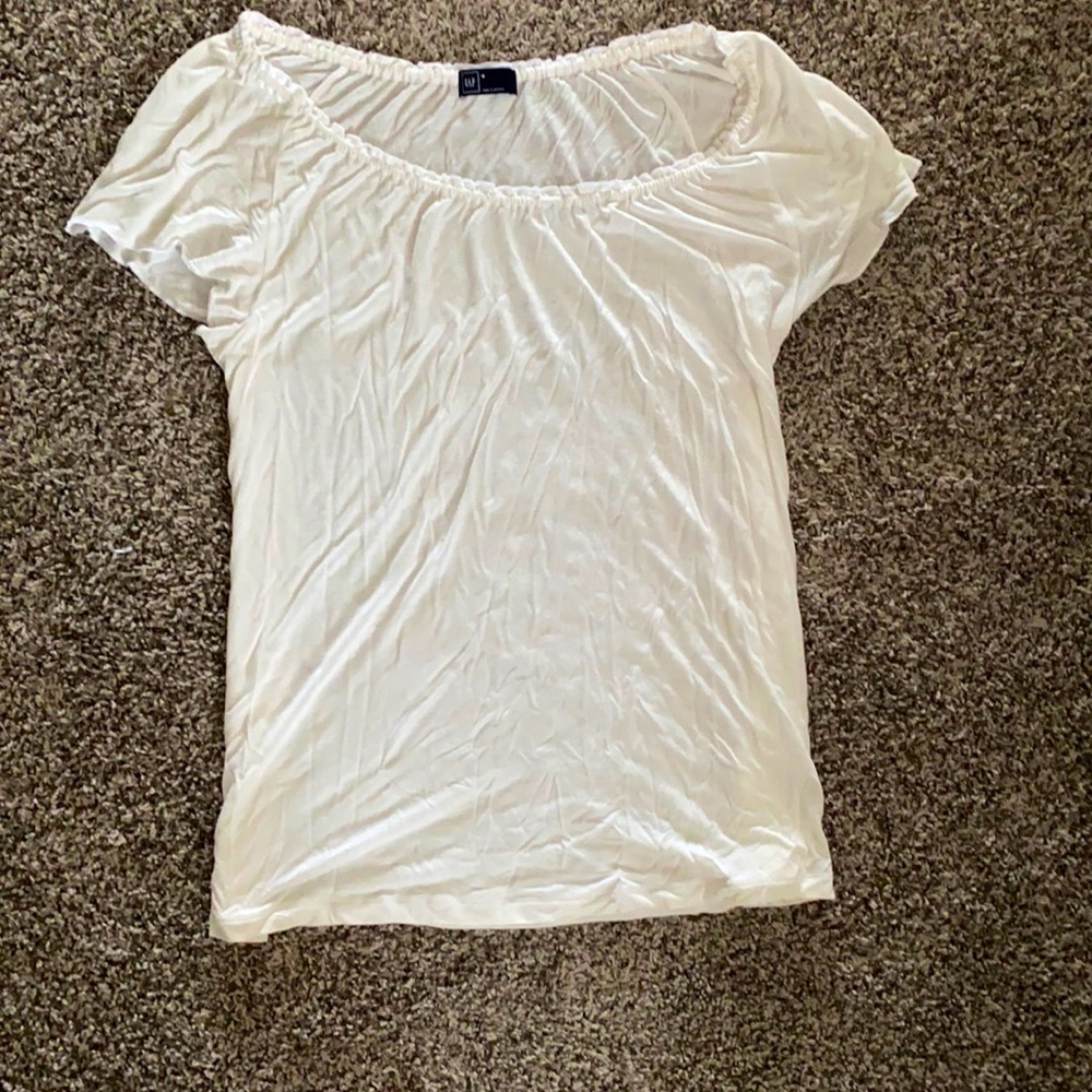 White GAP tee